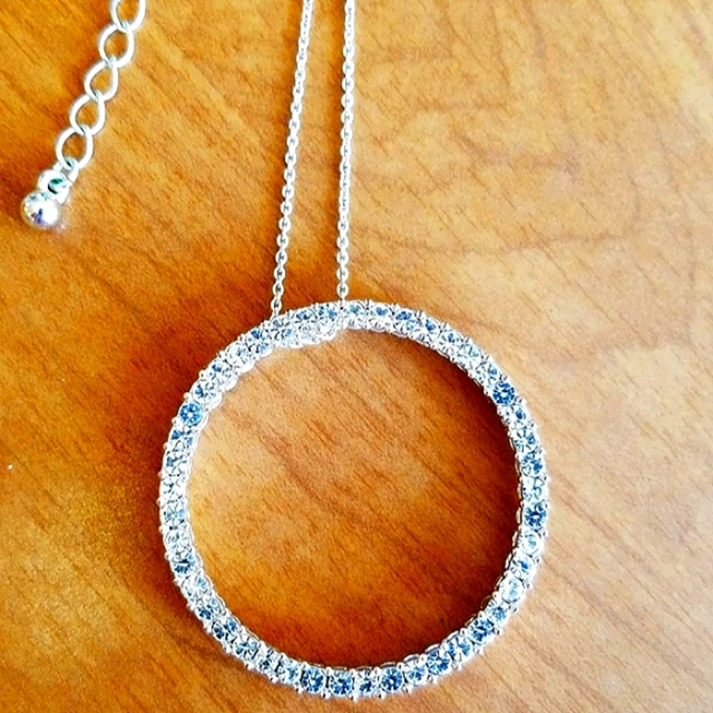 Avon Rhinestone Circle Necklace